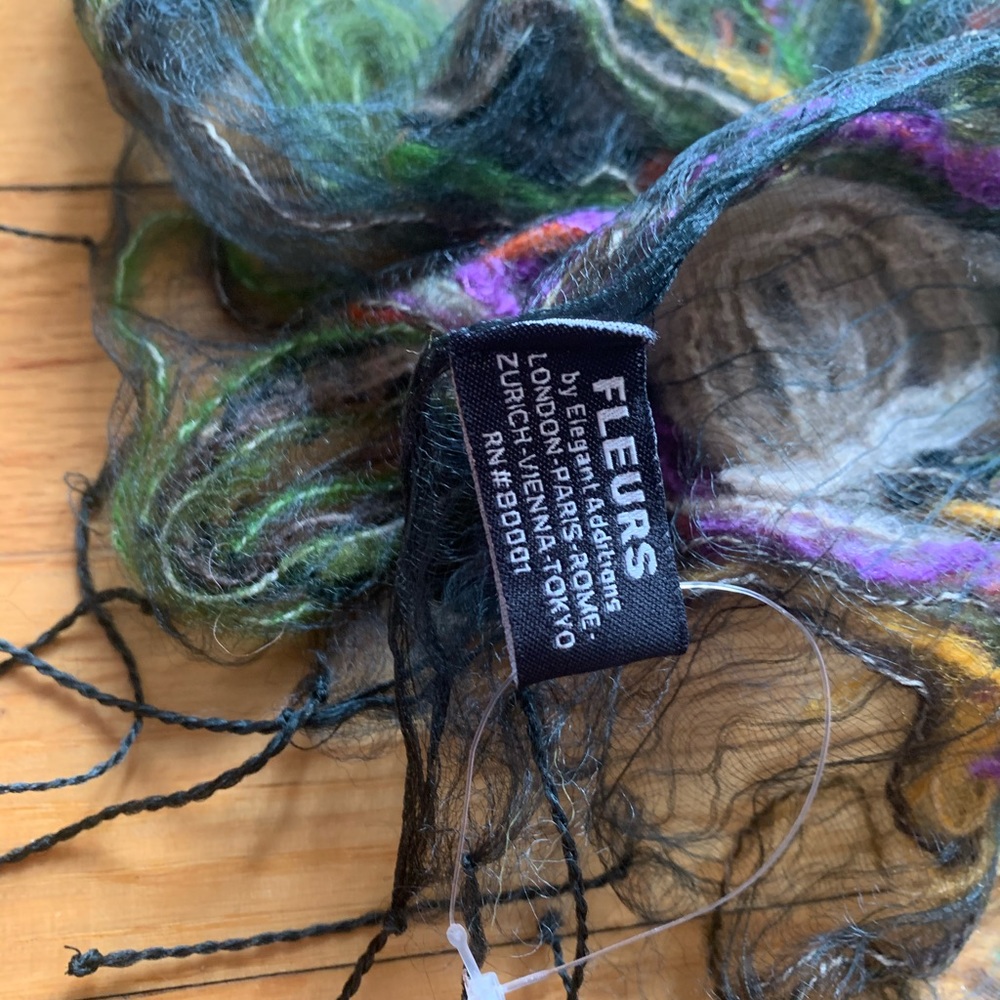 Fleurs multicolored silk scarf